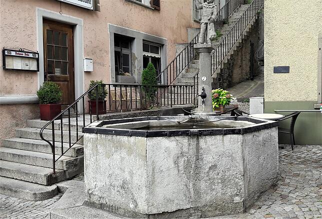 Auch der „Untere Brunnen“ gesellt sich in die Reihe der vier historischen Brunnen von Laufenburg.
