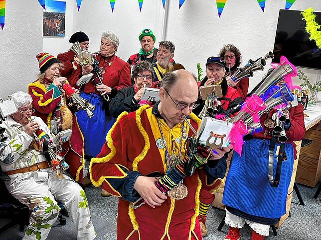 Bild 16: So bunt war der Rathaussturm in Friedrichshafen