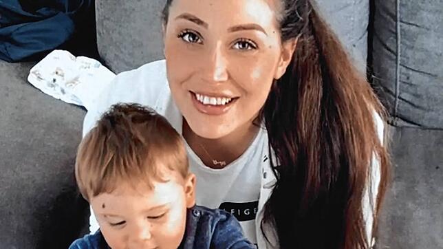 Elisabetta Barletta-Quagliozzi lebt seit 13 Jahren mit der Krankheit Multiple Sklerose. Dieses Bild zeigt sie mit ihrem Sohn.