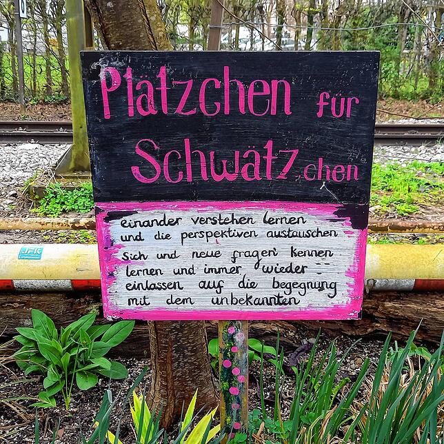 Das Plätzchen für ein Schwätzchen am Kulturkiosk – der Austausch ist ein Bestandteil des Treffs.