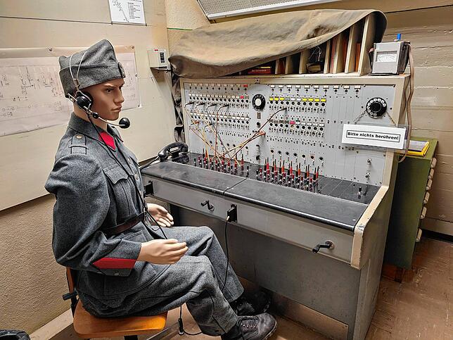 Im militärhistorischen Bunker gibt es auch Technik aus früheren Zeiten zu sehen. Der Aufwand, der betrieben wurde, um alles ...