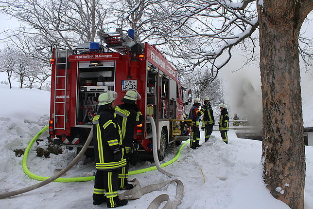 Bild 26: Feuerwehr kann Hof "Im Grund" nicht mehr retten - Sehen Sie hier die Bilder vom Einsatz