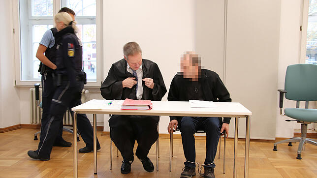 Zu einer langjährigen Haftstrafe wurde ein 49-jähriger Mann aus Überlingen verurteilt, der im März in der Rauensteinstraße sein Auto als ...