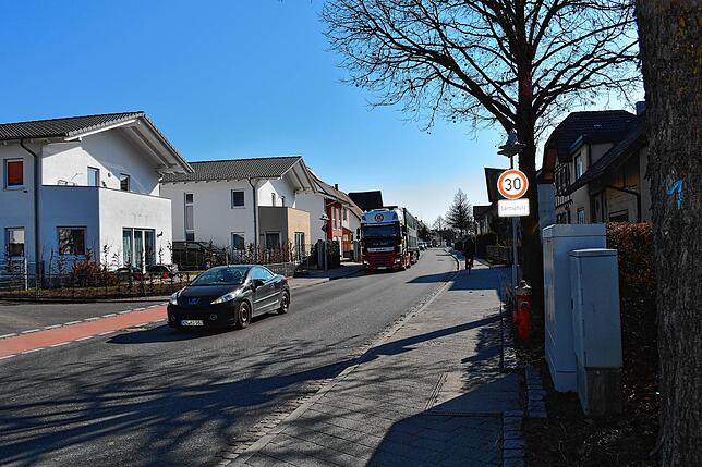 Auf der Orsinger Straße greift das lärmmindernde Tempo 30 deutlich früher als in der Vergangenheit Tempo 40.
