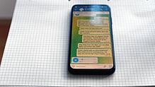 Antworten kommen per Audionachricht im &bdquo;Geheimchat&ldquo;, der sich nicht per Screenshot dokumentieren lässt.