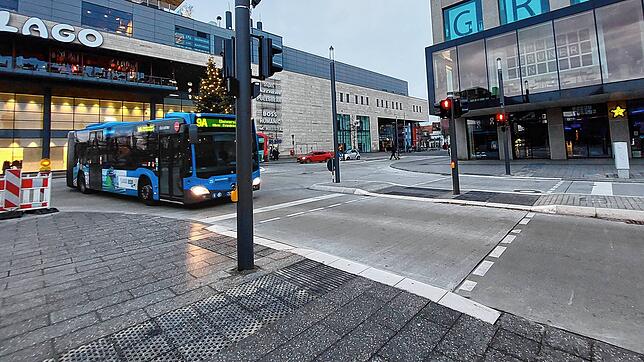 Einige Konstanzer fragen sich: Warum gibt es direkt beim Lago-Kreisel eine Ampel? Führt das nicht zu Verkehrsbehinderungen?