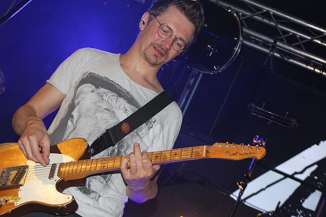 Bild 7: 1400 Gäste feiern die Halloweennacht in Tracht mit der Band Allgäu Power