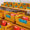 Schon lange vor der Wahl stand alles bereit für viele Wahlbriefe: Hier sortieren die Wahlhelfer den Rücklauf der Oberbürgermeisterwahl ein.