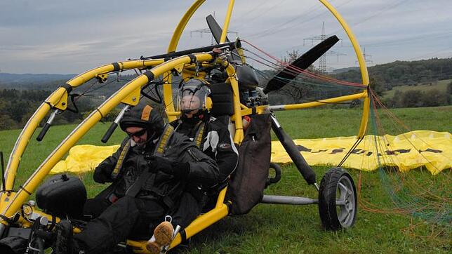 Motor-Gleitschirm-Pilot und Fluglehrer Christoph Nägele droht der Verlust seines Start- und Landeplatzes auf dem Dinkelberg. Archivild: ...