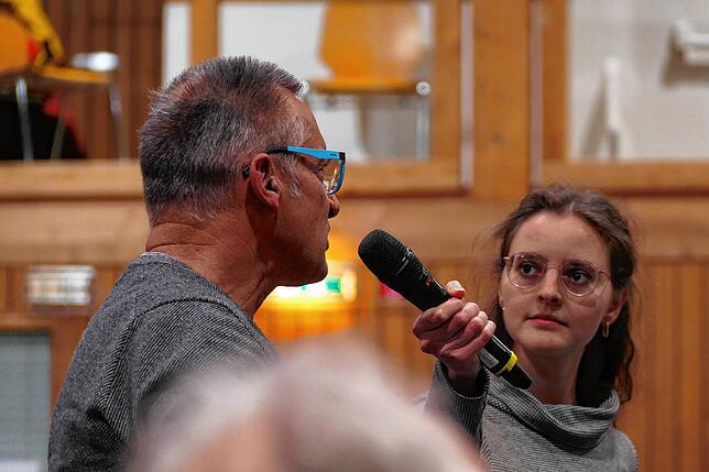 Aus dem Publikum kamen kritische Nachfragen &ndash; insbesondere zum Verkehrsaufkommen in den einzelnen Ortschaften. | Bild: Heinrich Sturm