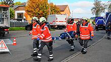 Beim Übungstag „Blauer Oktober“ wird auch die Zusammenarbeit mit dem Deutschen Roten Kreuz geübt. Insgesamt waren 140 Retter bei der ...