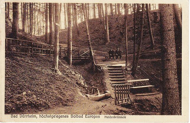 Das Waldbaden um 1910 beim Heidenbrünnele: Der Kapfwald im Osten Dürrheims galt als erster Kurpark. Ruhe, ozonhaltige reine und feuchte ...