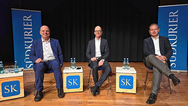 SÜDKURIER-Podium zur Oberbürgermeister-Stichwahl, von links: Martin Hahn, Moderator Stefan Hilser, Jan Zeitler.