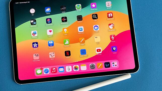 Statt eines klassischen iPad Pro, welches man mit einer Hülle samt Tastatur ausstatten kann, soll Apple aktuell an einem faltbaren iPad ...
