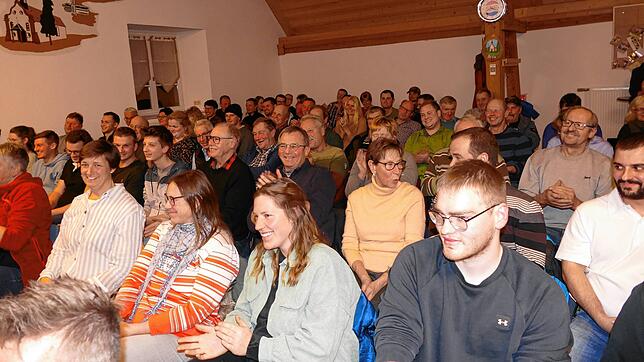 Im Behlaer Rathaussaal gibt es während der ersten Gmond zahlreiche Informationen von Ortsvorsteher Johannes Bogenschütz. Dabei erleben ...