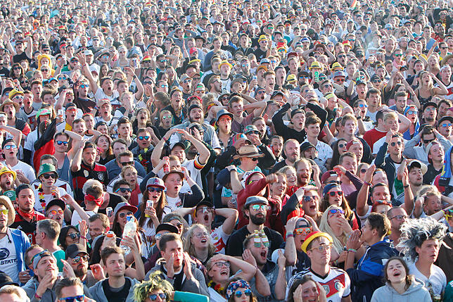 Bild 7: Public Viewing auf dem Southside am Samstag