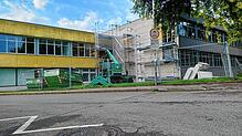 Die Brandschutzsanierung der Grundschule Dettingen und der Kapitän-Romer-Halle ist in den Sommerferien in vollem Gange.