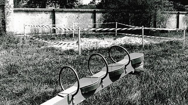 Zurück in die Zukunft im Jahr 1986: Das Absperrband rund den Sandkasten auf dem Spielplatz beim alten Friedhof in Radolfzell war nicht ...