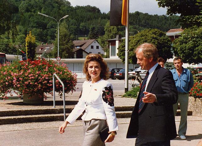 Beliebter Gast: Ciba-Geigy-Sprecher Hans-Jürgen Danzmann empfing Anne-Sophie Mutter vor dem Gästehaus an der Öflinger Straße. Bilder: ...