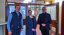 Aufatmen: Einrichtungsleiter Boris Blazevic, Geschäftsführerin Stefanie Trierweiler sowie Bürgermeister und Stiftungsrat Michael Thater ...