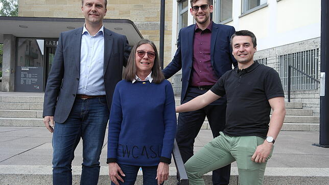 Der FDP Ortsverband Friedrichshafen stellt sein Wahlprogramm vor (von links): Christian Steffen-Stiehl, Gaby Lamparsky, Sascha Schmidt ...
