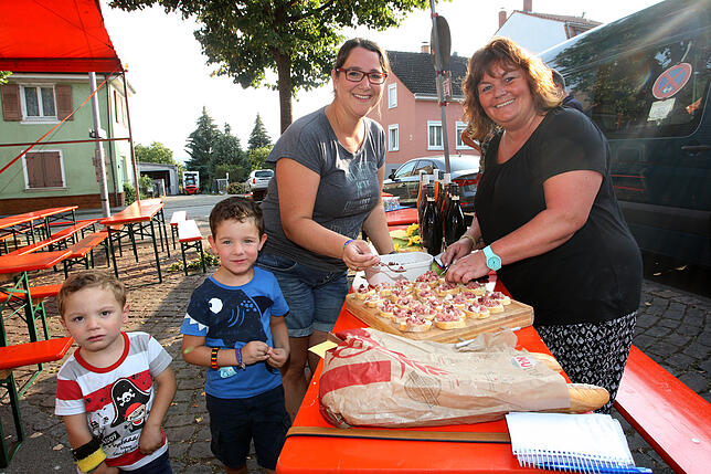 Bild 2: Wir zeigen Ihnen, was fleißige Hände im Hintergrund alles schaffen müssen, bevor das Wollmatinger Dorffest stattfinden kann