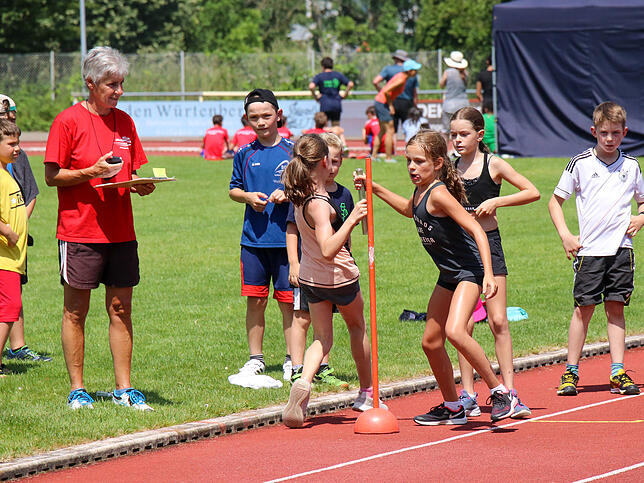 Bild 5: Bilder vom Kreisfinale des Schulwettbewerbs &bdquo;Jugend trainiert für Olympia&ldquo; am Donnerstag im Langensteinstadion Tiengen