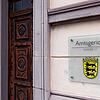 Der Schriftzug „Amtsgericht“ auf einem Schild am Eingangsbereich des Gerichts in Sigmaringen. Unter dem Vorsitz von Richterin Selina ...