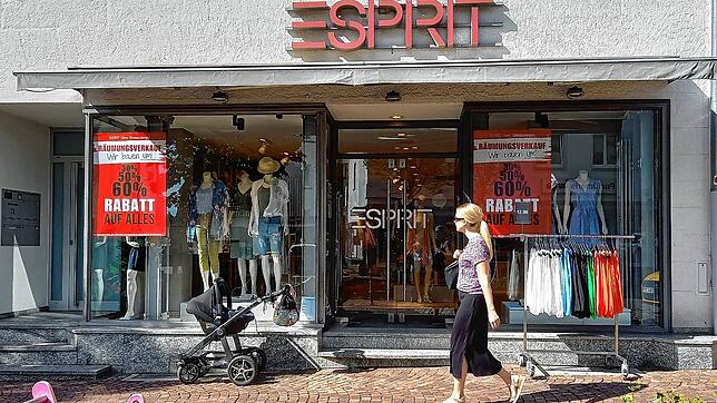 Die Modekette Esprit schließt ihre Filialen in Deutschland, wie hier in der Donaueschinger Karlstraße. Dort wird es allerdings anders ...
