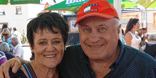 Das Ehepaar Rosi Patt und Jürgen Sauter aus Wollmatingen besucht immer das Dorffest, wenn sie nicht im Urlaub sind.