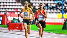 Julia Ehrle bei der U20-Europameisterschaft in Tampere in Finnland. Hier im Bild im Schlusssprint über 5000 Meter gegen die Türkin Edibe ...