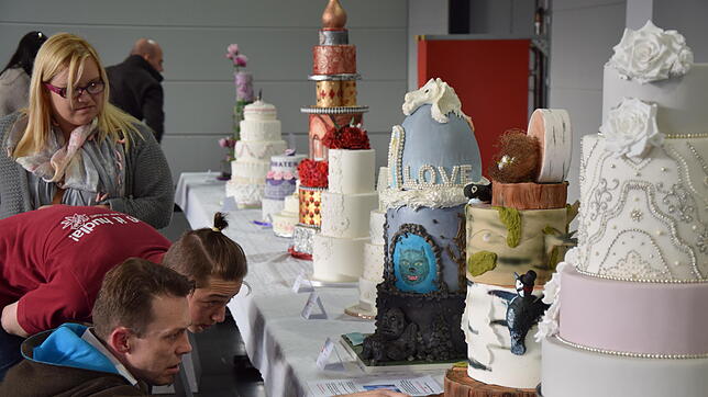 bkx_11_cakeworld_1 Sie wollen es ganz genau wissen: Jan-Michael Dörich (vorne), Franz Donnet und Jennifer Torrisi-Pepi.