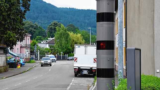 Eine bipolare Säule zur Geschwindigkeitskontrolle wie hier in der Schaffhauser Straße in Bad Säckingen wird sich zukünftig auch in der ...