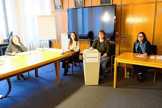 Im Häfler Rathaus sind heute unter anderem (von links) Andrea Hänsler, Florine Untersinger, Christine Eisele und Marina Kessler als ...