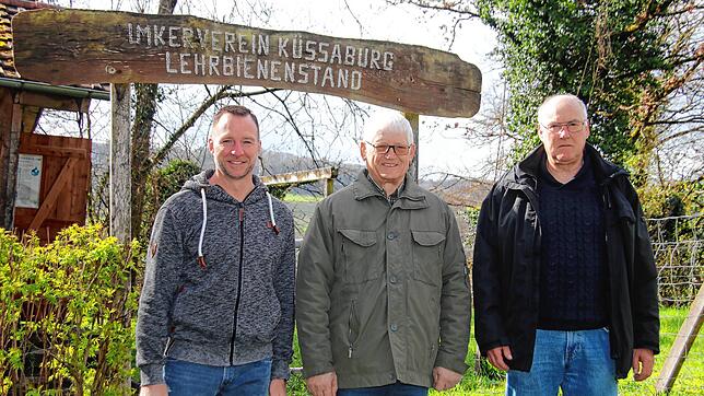 Vorsitzender Hans-Jörg Bernd, Schriftführer Karl Schilling und der Projektleiter Wasserversorgung Emil Meier (von links) engagieren sich ...