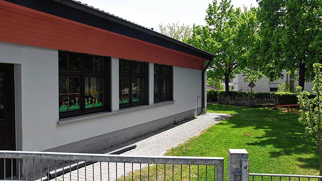 Die Spielgeräte am städtischen Kindergarten Villa Kunterbunt sind verwaist, die Türen bleiben wie bei allen Kindertagesstätten zu.