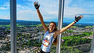 Lara Elea Eckhardt rennt im Team mit Sarah Seher den Turm in 10:25 Minuten hinauf. Damit belegen sie den ersten Platz in der ...