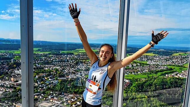 Lara Elea Eckhardt rennt im Team mit Sarah Seher den Turm in 10:25 Minuten hinauf. Damit belegen sie den ersten Platz in der ...