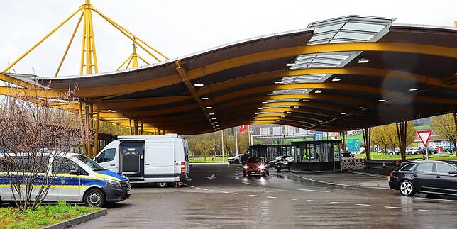 (Archivbild) Das Zollamt Konstanz-Autobahn ist eines von 14 Zollämtern mit gewerblicher Warenabfertigung im Bezirk des Hauptzollamts ...
