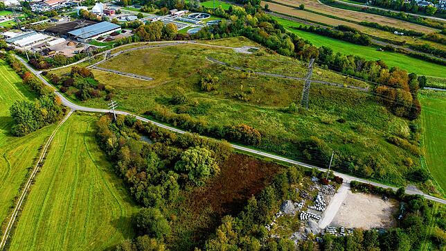 Auf diesem Areal in der Bildmitte soll der geplante Solarpark entstehen.