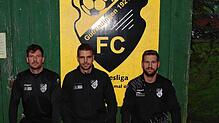 Die Hubers (von links): Manuel (37), Benjamin (35) und Marcel (32) wollen mit ihren Teamkollegen vom FC Gutmadingen das Derby gegen den ...