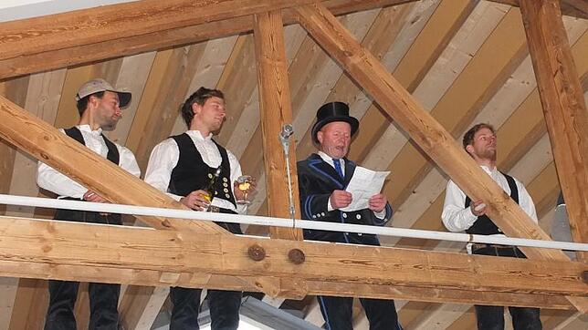Richtfest in der alten Kappeler Säge durch den Zimmermeister Franz Rohrer. Tatjana Werner richtet dort einen Gastronomiebetrieb mit ...