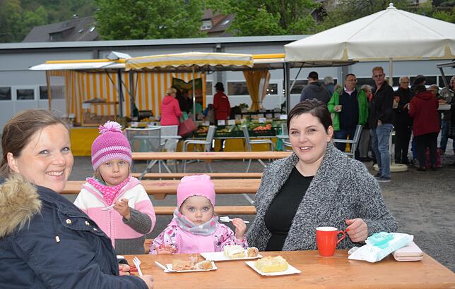Genuss für Kleine und Große: Jeden Freitag zwischen 8 Uhr und 12.30 Uhr lockt der Gurtweiler Schlossmarkt zum Einkauf an den ...