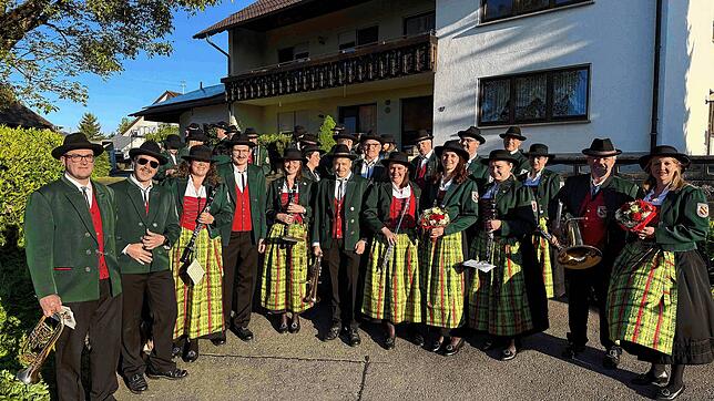 Bild : Traditioneller Georgiritt lockt zahlreiche Besucher nach Limpach