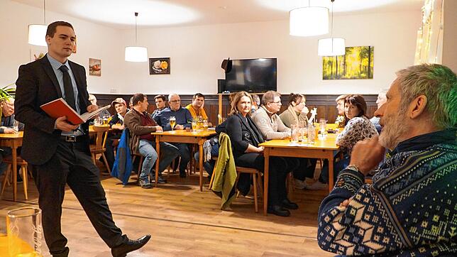 Kandidat Sven Müller am letzten Janaur-Wochenende bei einer Wahlkampfveranstaltung im Gasthaus Kranz in Tengen-Beuren. Hier stellt ...