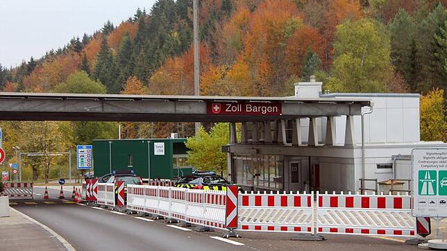 Wird das schweizerische Zollamt Bargen 2017 geschlossen, könnte das negative Auswirkungen für die Betriebe in der Region Blumberg haben.