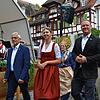 Auch der traditionelle Frühschoppen beginnt mit dem Einzug der Bodensee-Weinprinzessin Melina Bachleitner, begleitet von Bürgermeister ...