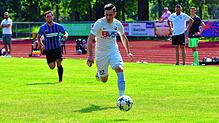 Zug zum Tor: Bruno Golic (vorn) ist mit derzeit sechs Treffern der beste Torschütze des Bezirksliga-Spitzenreiters FC Erzingen.