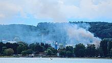 Das Entsorgungszentrum in Kreuzlingen steht am Mittwochmorgen, 9. Juli, in Vollbrand, Flammen schlugen aus dem Dach. Auch in Konstanz, ...