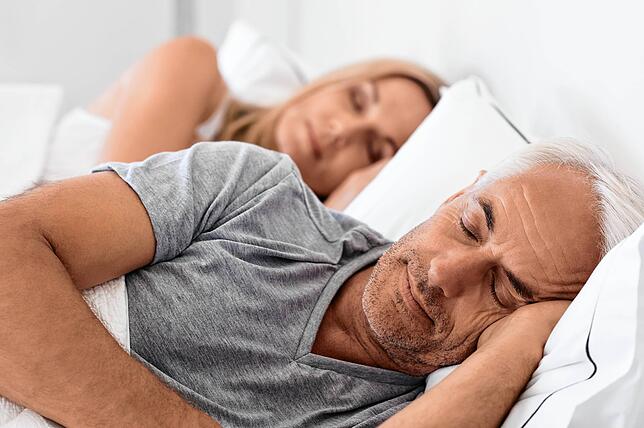Am besten jede Nacht sieben Stunden schlafen.